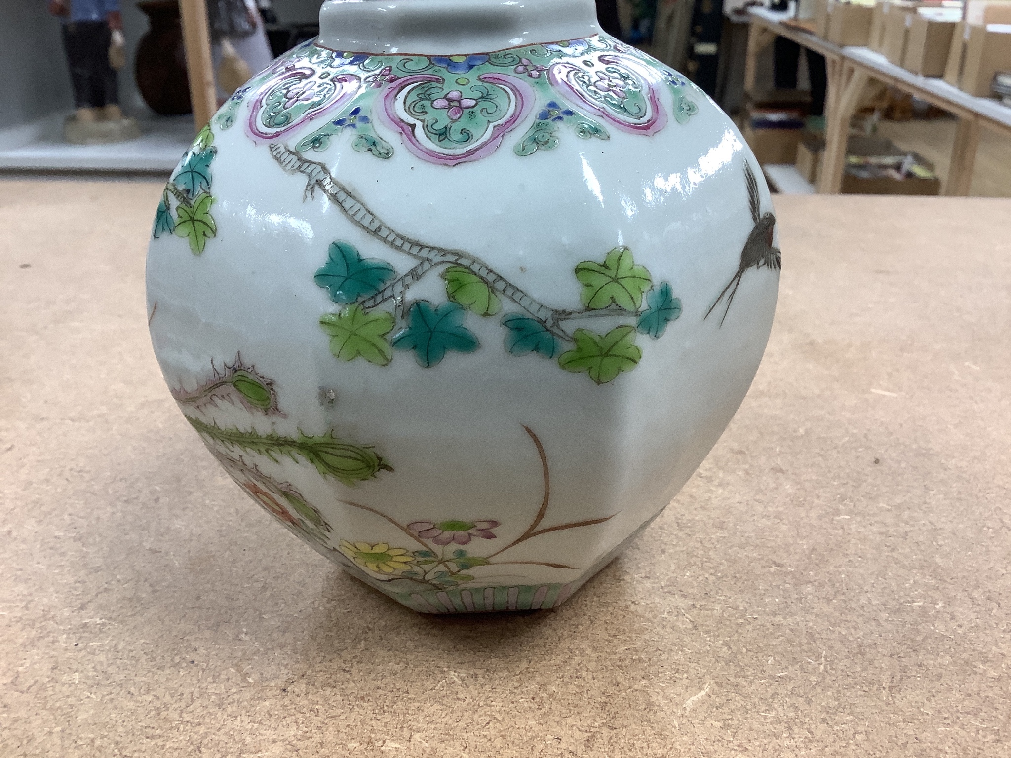A Chinese Qianlong famille rose patty pan, and a 19th century Chinese ginger jar and cover (2)